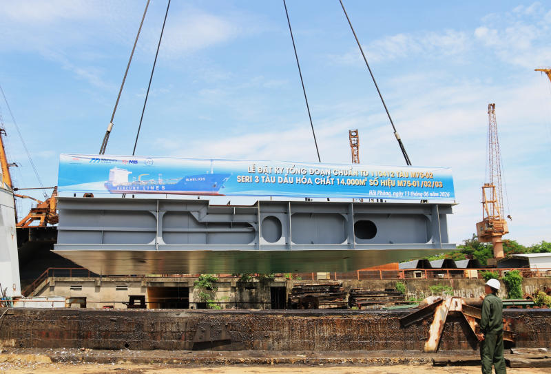 Công ty Đóng tàu Bạch Đằng đặt ky tàu chở dầu/hóa chất 14.000m³ số 2 (Ký hiệu thiết kế M75-02)